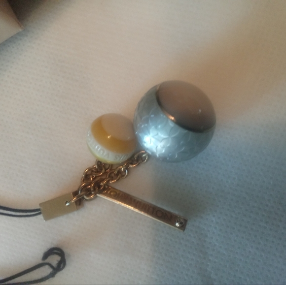 3 Louis Vuitton Bundle 3 key charms - Picture 4 of 12